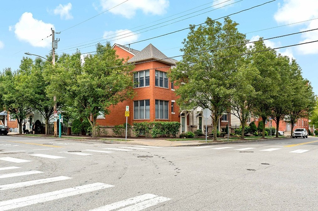 44 18 St, Pittsburgh PA 15222-4401 exterior