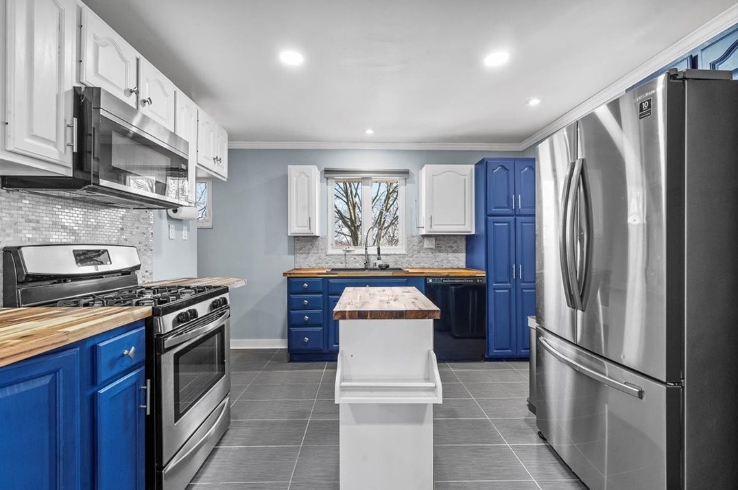 2745 Orlando Pl, Pittsburgh PA  15235-4116 exterior