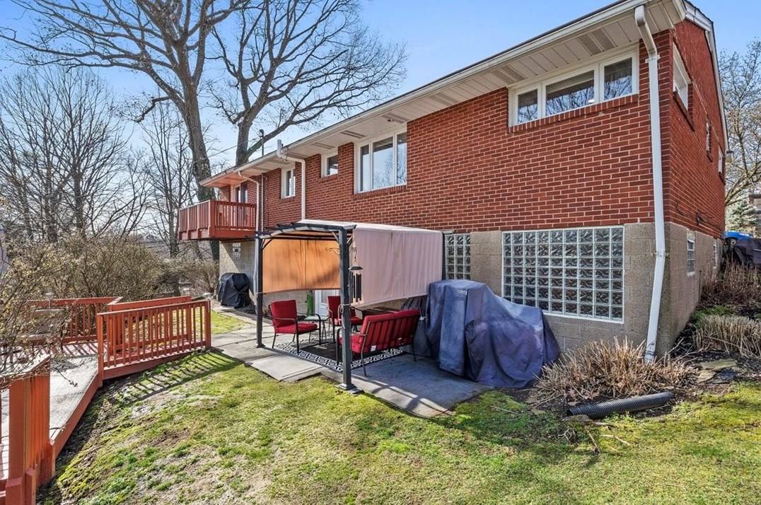 2745 Orlando Pl, Pittsburgh PA  15235-4116 exterior