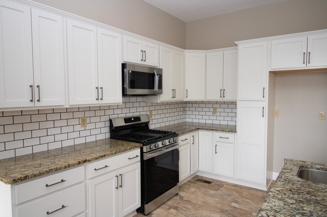 112 Stratford Ct, New Stanton, PA 15672