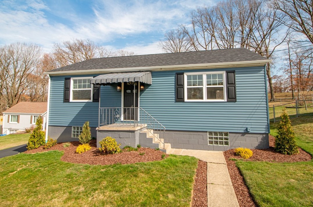 220 Beverly Dr, New Kensington PA  15068-3208 exterior