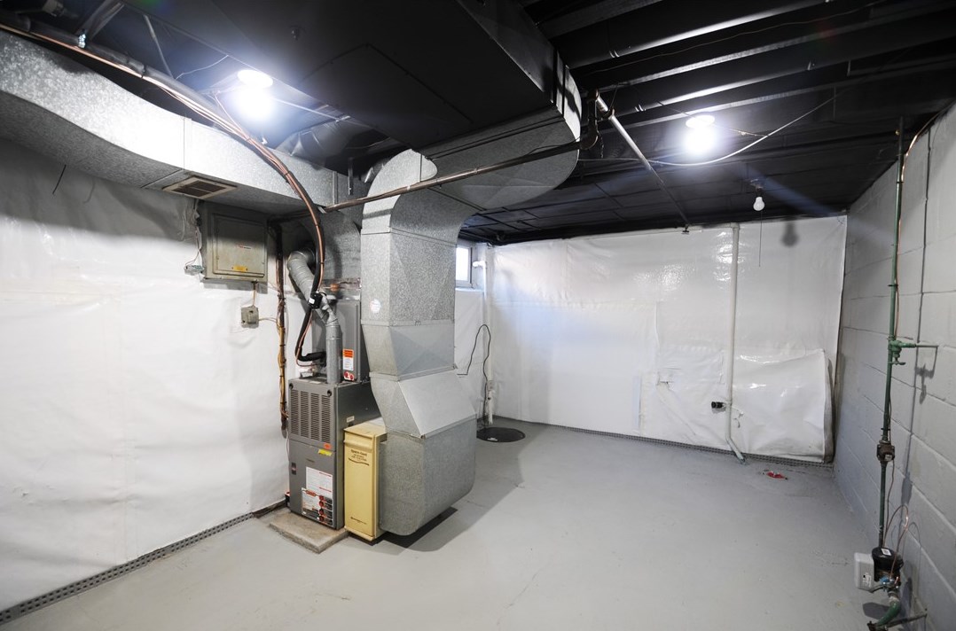 2423 Kingwood St, Pittsburgh PA  15234-3155 exterior