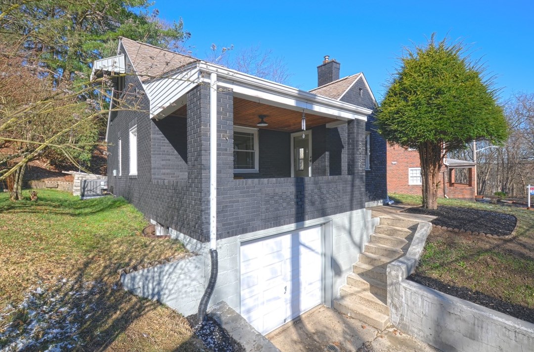 2423 Kingwood St, Pittsburgh PA  15234-3149 exterior