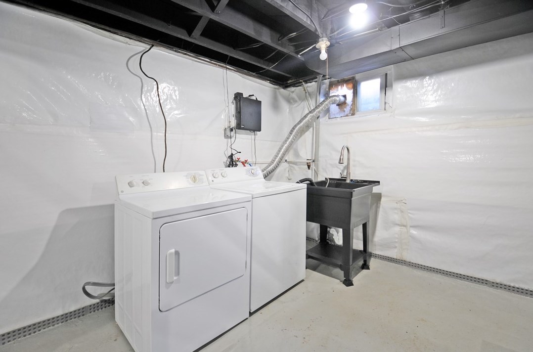 2423 Kingwood St, Pittsburgh PA  15234-3155 exterior