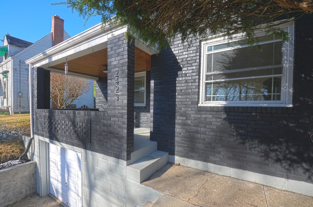 2423 Kingwood St, Pittsburgh PA  15234-3155 exterior