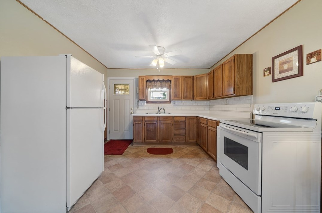 15 Rogers Dr, Latrobe PA  15650-1320 exterior