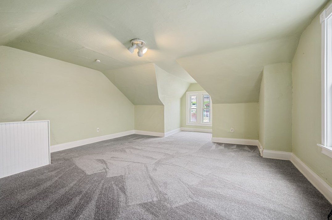 1820 Westmont Ave, Pittsburgh PA 15210-3853 exterior