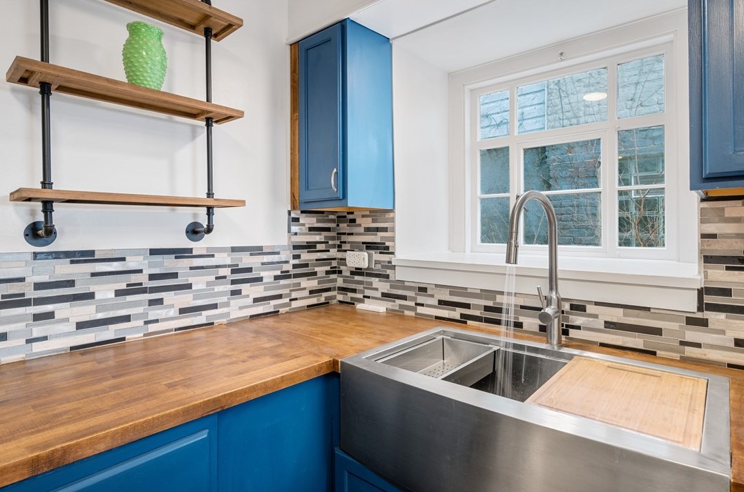 1820 Westmont Ave, Pittsburgh PA 15210-3853 exterior