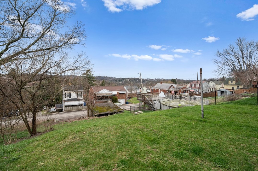 1820 Westmont Ave, Pittsburgh PA 15210-3853 exterior