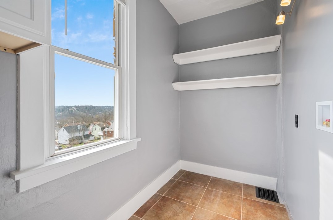 1820 Westmont Ave, Pittsburgh PA 15210-3853 exterior