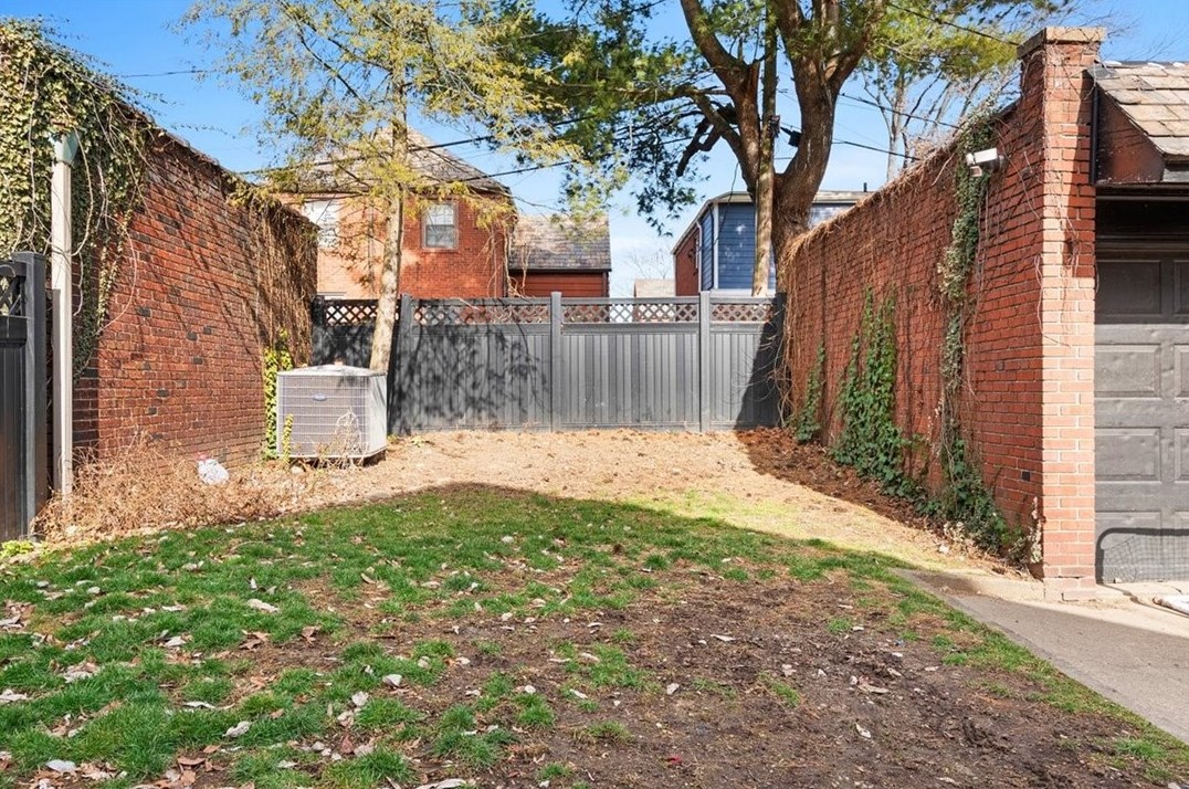 6945 Rosewood St, Pittsburgh PA  15208-2638 exterior