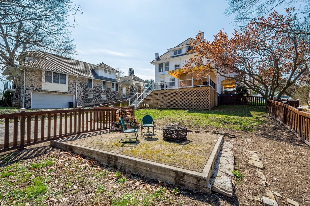 145 Main Entrance Dr, Pittsburgh PA  15122-1153 exterior