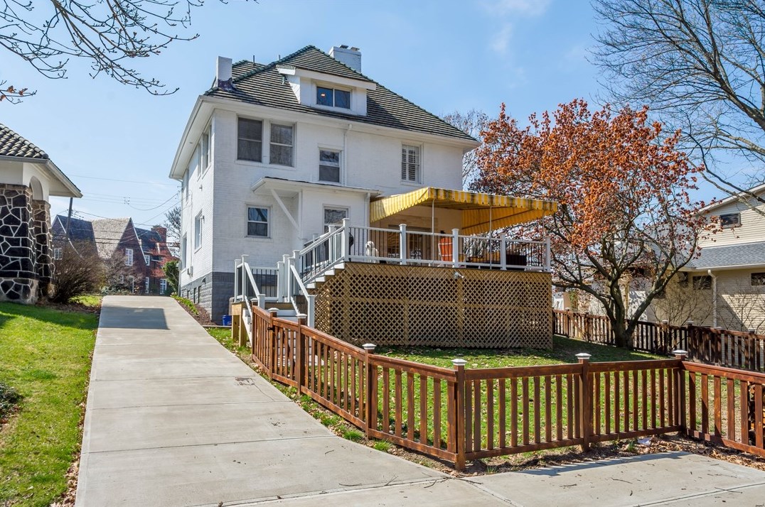 145 Main Entrance Dr, Pittsburgh PA  15122-1153 exterior