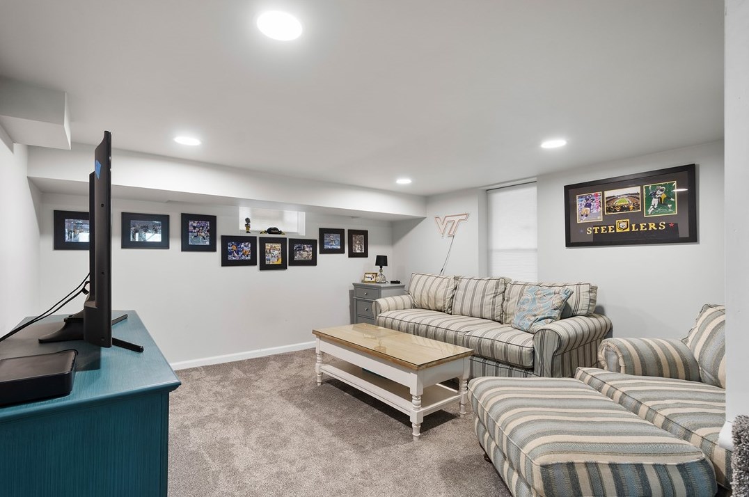 145 Main Entrance Dr, Pittsburgh PA  15122-1153 exterior