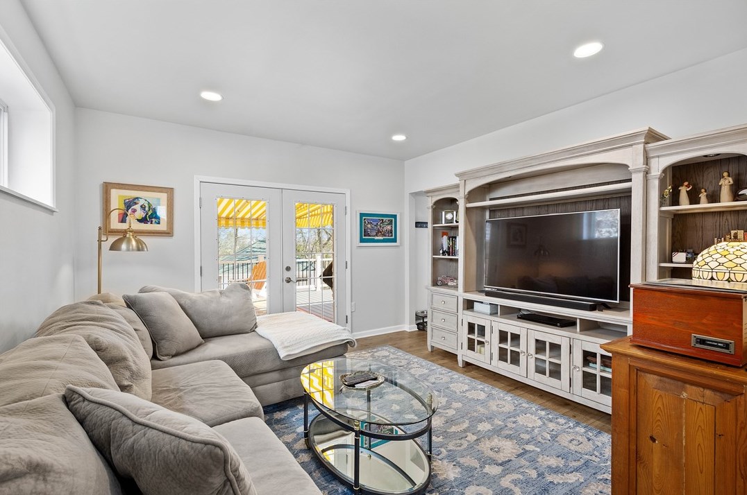 145 Main Entrance Dr, Pittsburgh PA  15122-1153 exterior