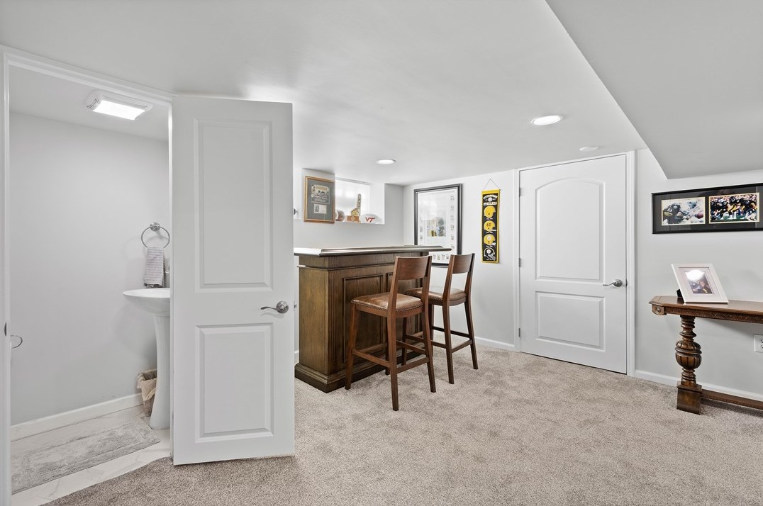 145 Main Entrance Dr, Pittsburgh PA  15122-1153 exterior