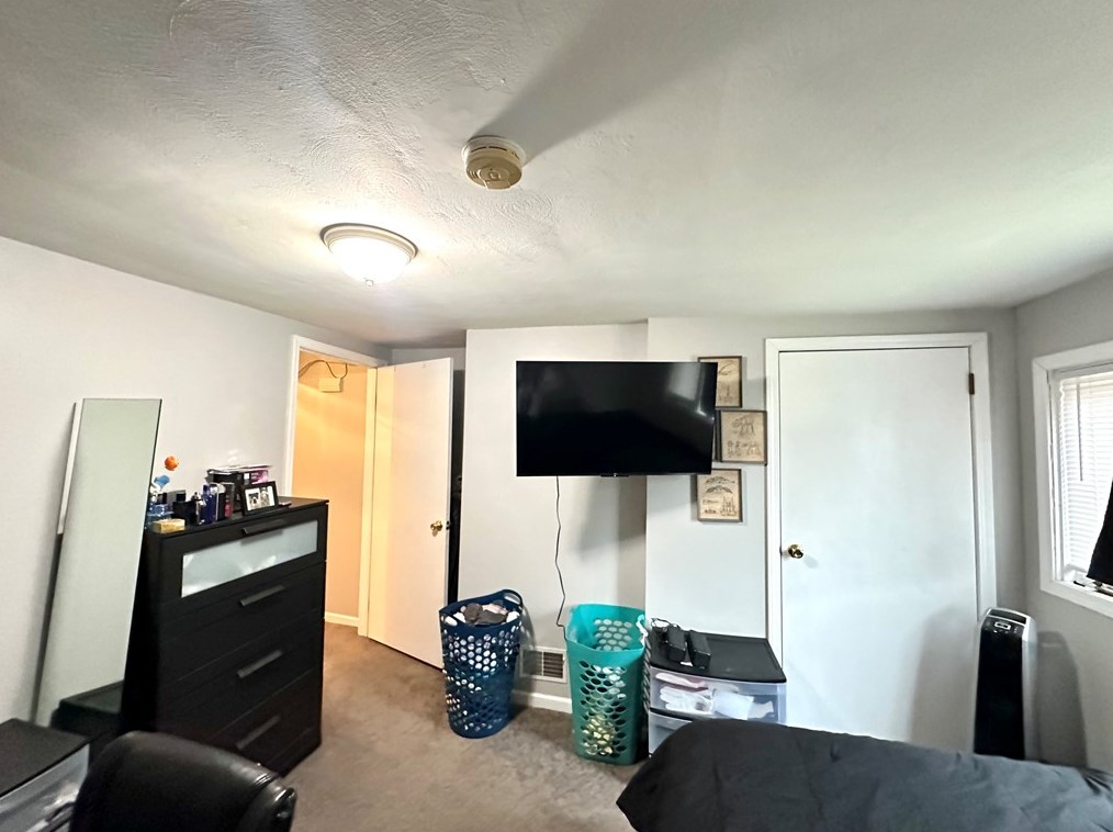 2911 Mary St, Pittsburgh PA 15203-1820 exterior