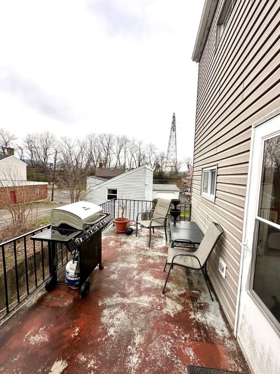 2911 Mary St, Pittsburgh PA 15203-1820 exterior