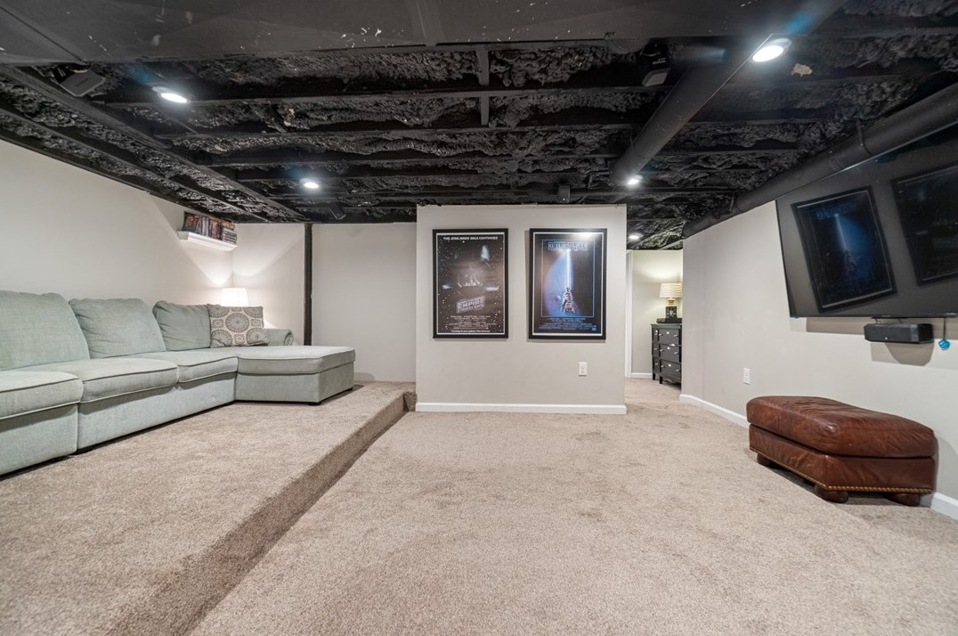 335 Chestnut St, Sewickley PA 15143-1809 exterior