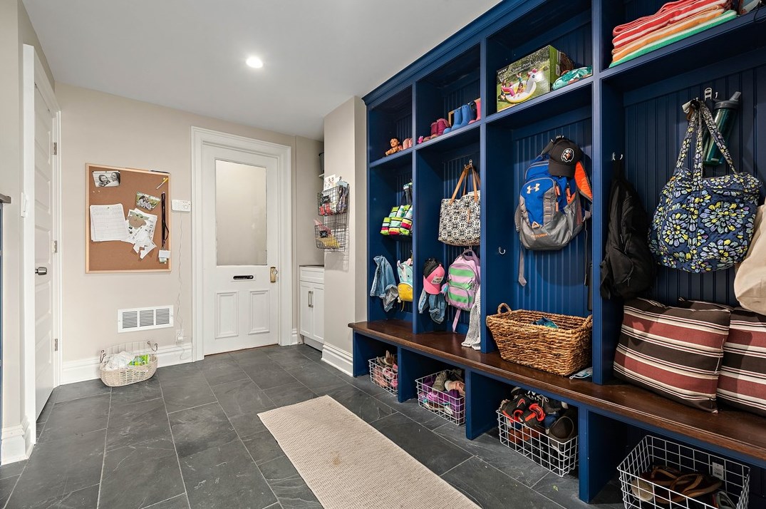 335 Chestnut St, Sewickley PA 15143-1809 exterior