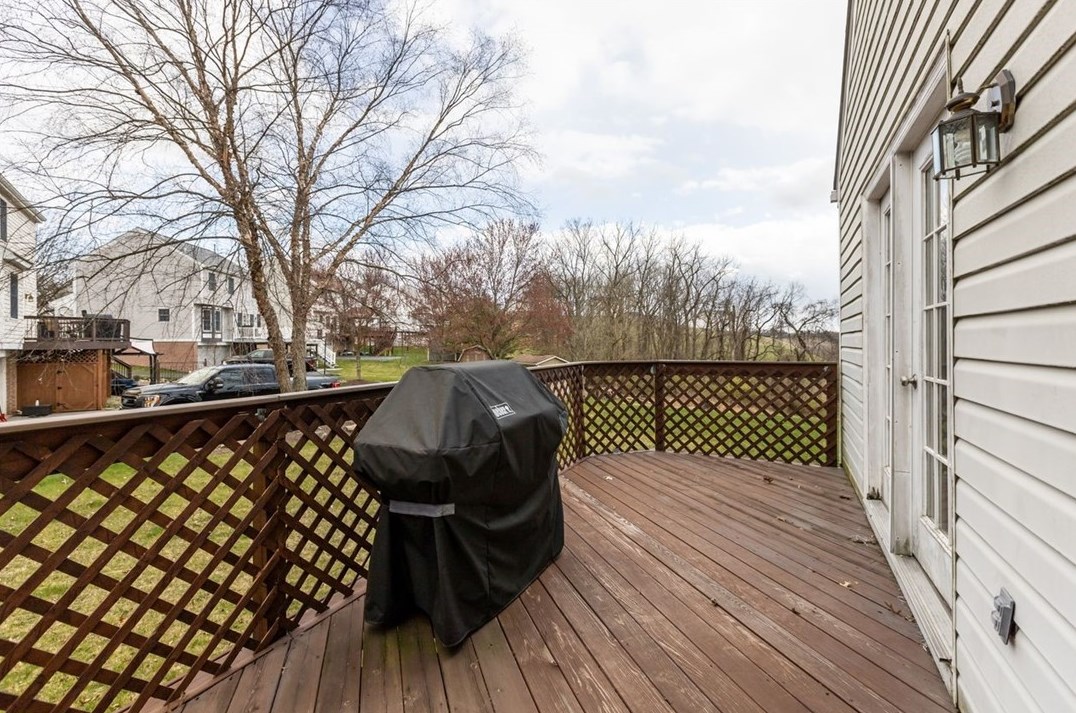 958 Bideford Dr, Library PA  15129-8900 exterior