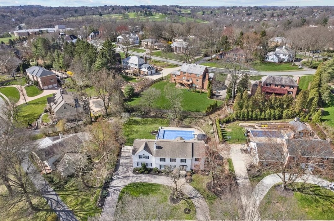 135 Devonwood Dr, Pittsburgh PA  15241-2255 exterior