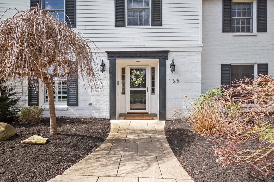 135 Devonwood Dr, Pittsburgh PA  15241-2255 exterior