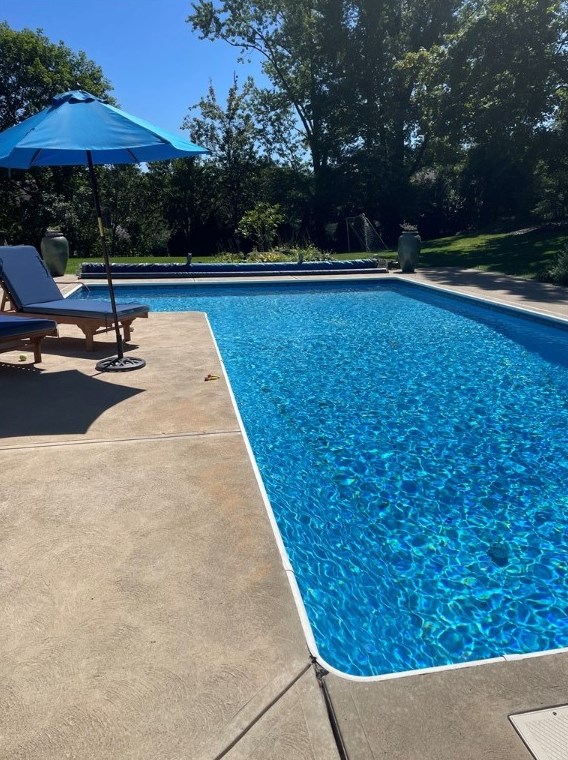 135 Devonwood Dr, Pittsburgh PA  15241-2255 exterior