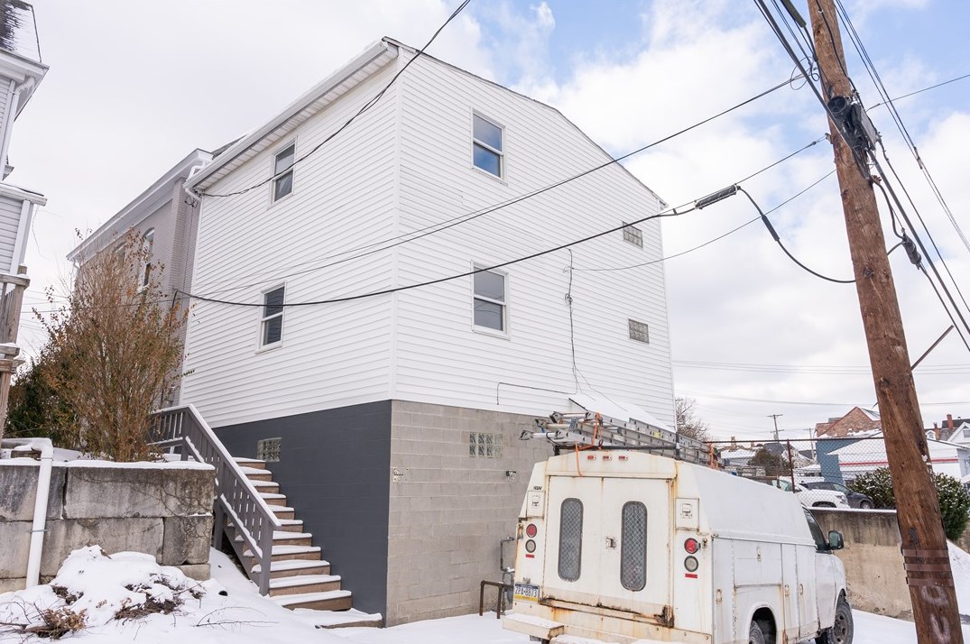 607 California Ave, Pittsburgh PA 15212-1860 exterior