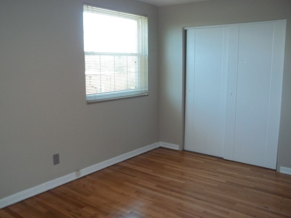 4 Chapel Dr, Pittsburgh PA 15237-2517 exterior