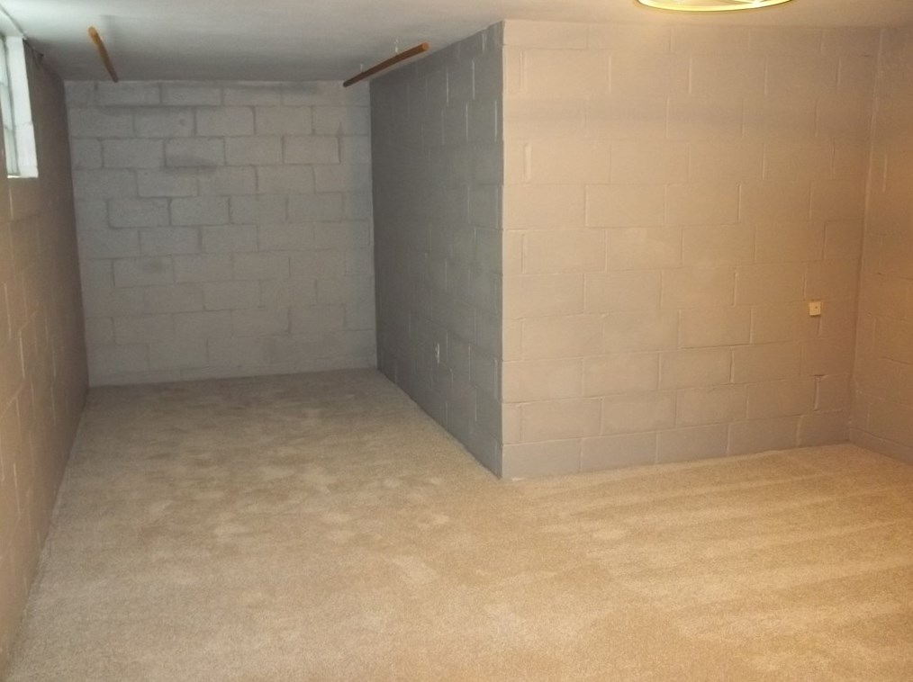 4 Chapel Dr, Pittsburgh PA 15237-2517 exterior