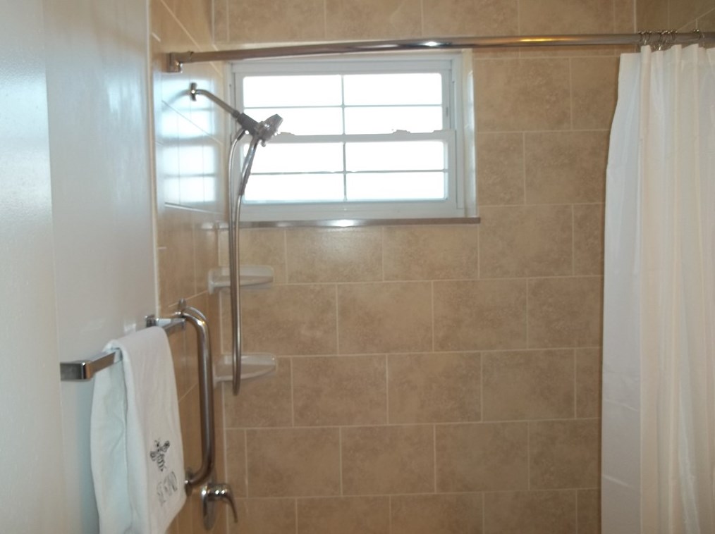 4 Chapel Dr, Pittsburgh PA 15237-2517 exterior