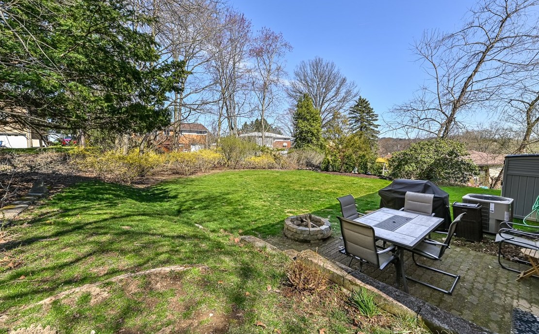 229 Rosebriar Dr, Glenshaw PA  15116-1333 exterior