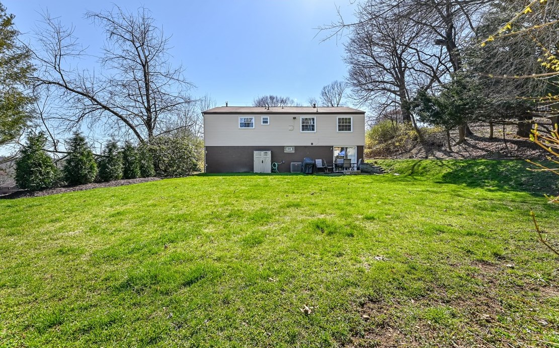 229 Rosebriar Dr, Glenshaw PA  15116-1333 exterior