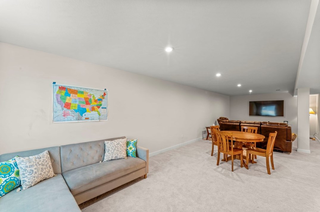 604 Manor Dr, Washington PA  15301-2967 exterior