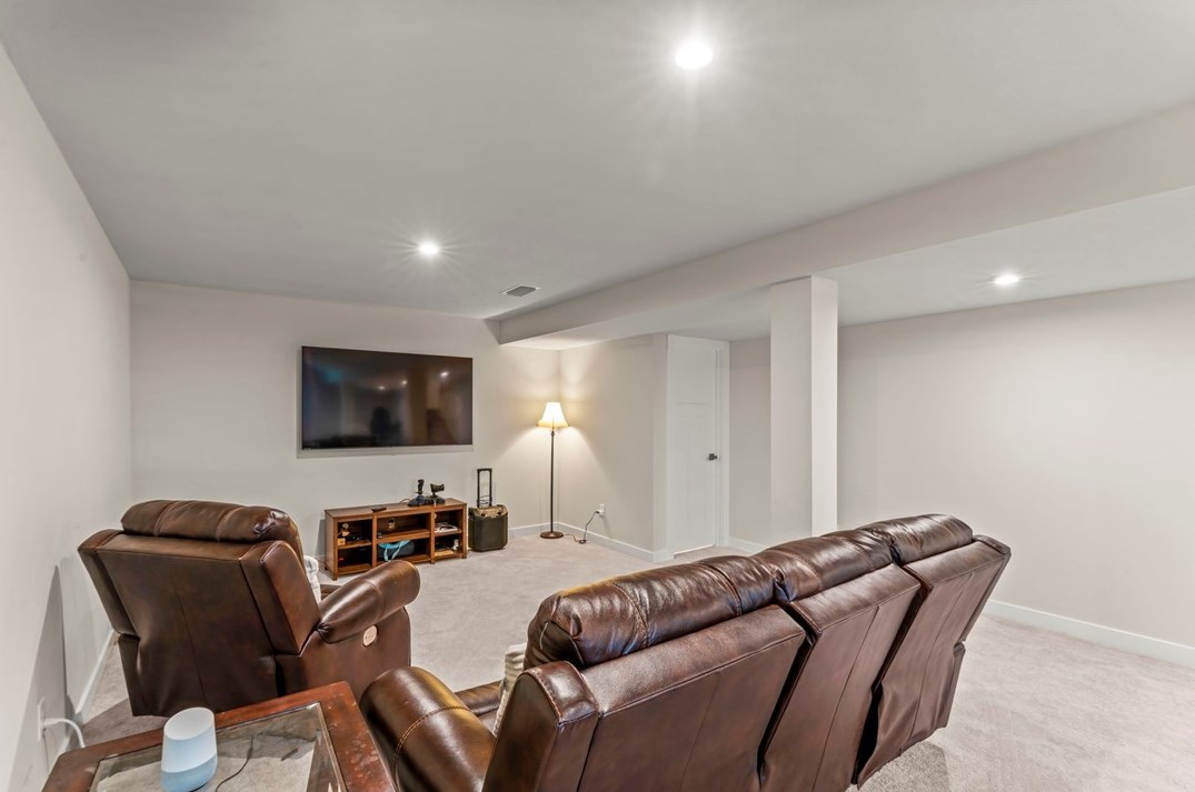 604 Manor Dr, Washington PA  15301-2967 exterior