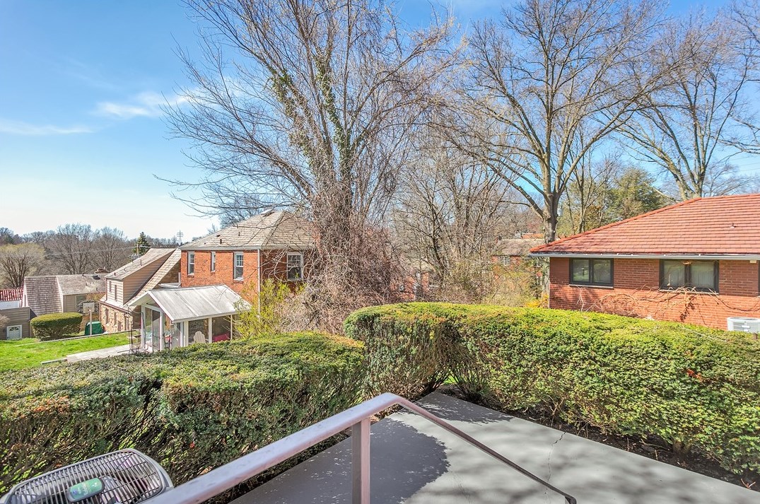 406 Smt Dr, Pittsburgh PA 15238-2921 exterior