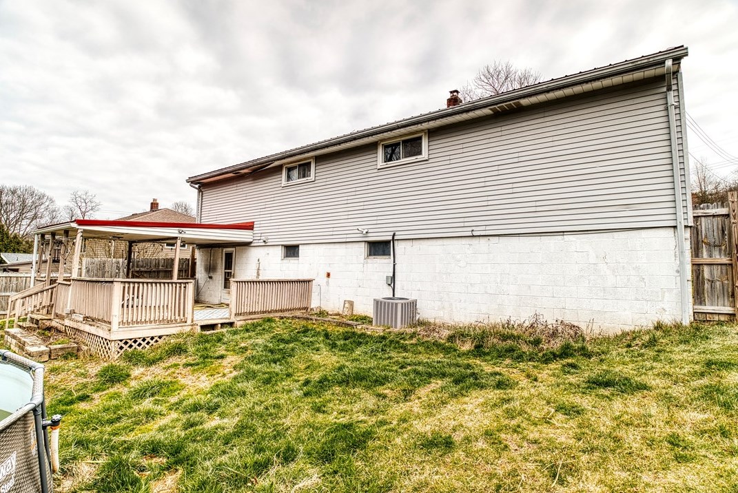 125 1st Ave, Midland, PA 15059