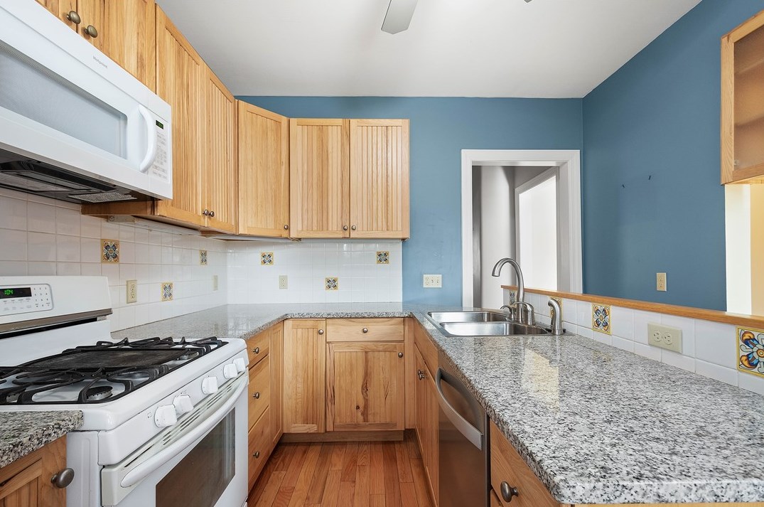 1036 Mirror St, Pittsburgh PA 15217-2646 exterior