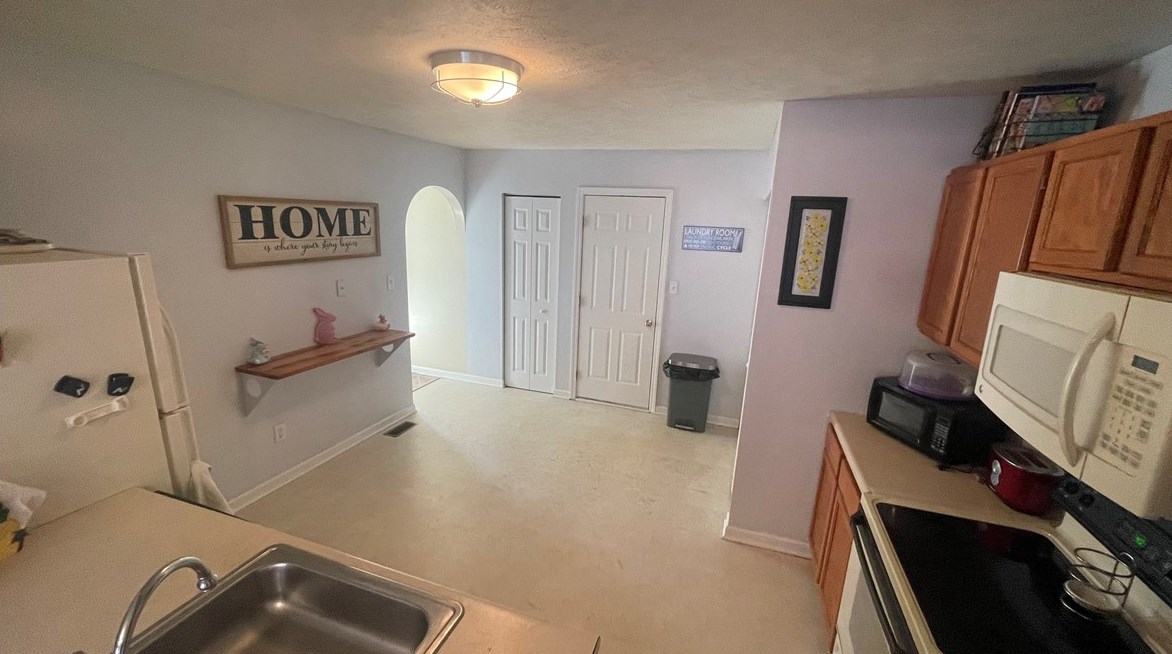 912 Talon Ct, Leechburg, PA 15656