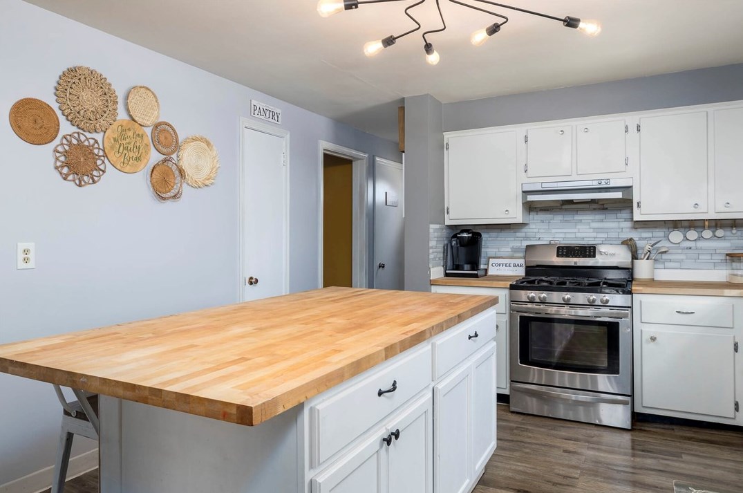 120 Richards Dr, Canonsburg PA  15317-3116 exterior