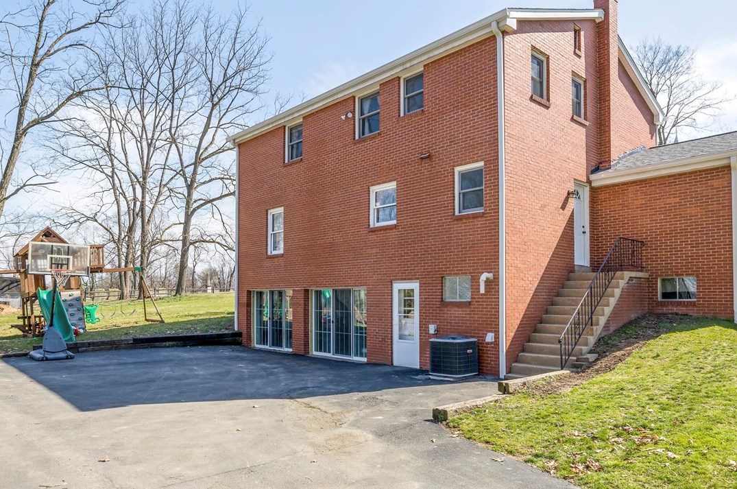 120 Richards Dr, Canonsburg PA  15317-3116 exterior