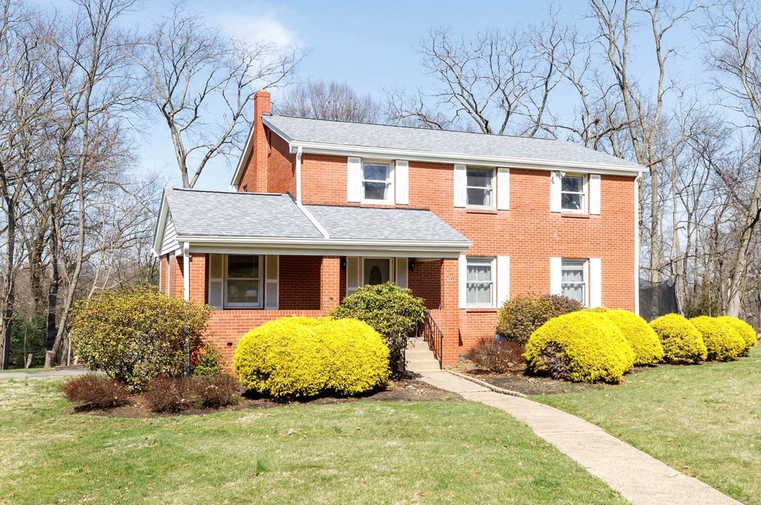 120 Richards Dr, Canonsburg PA  15317-3116 exterior