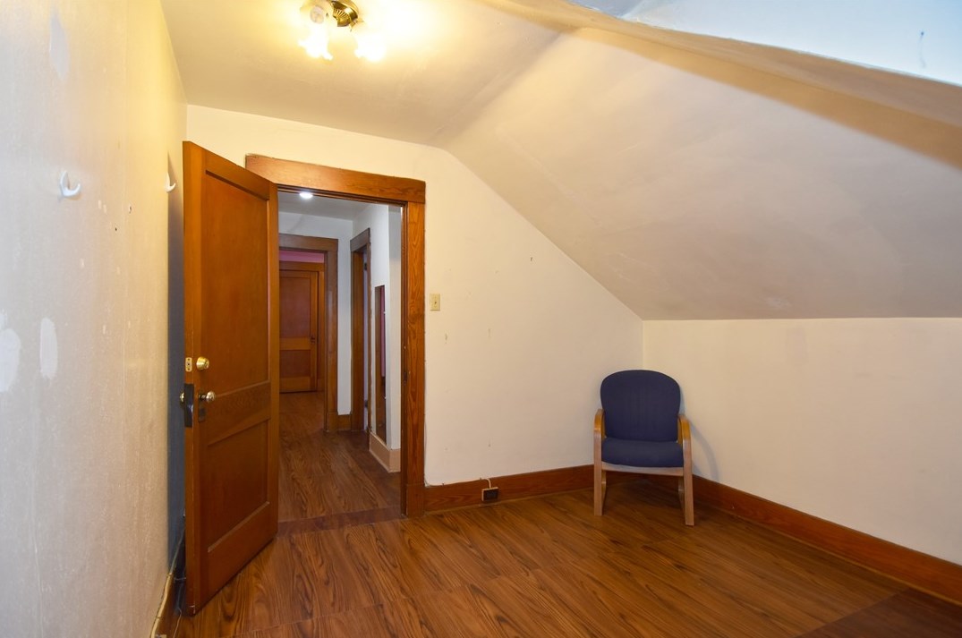 5528 Forbes Ave, Pittsburgh PA  15217-1126 exterior