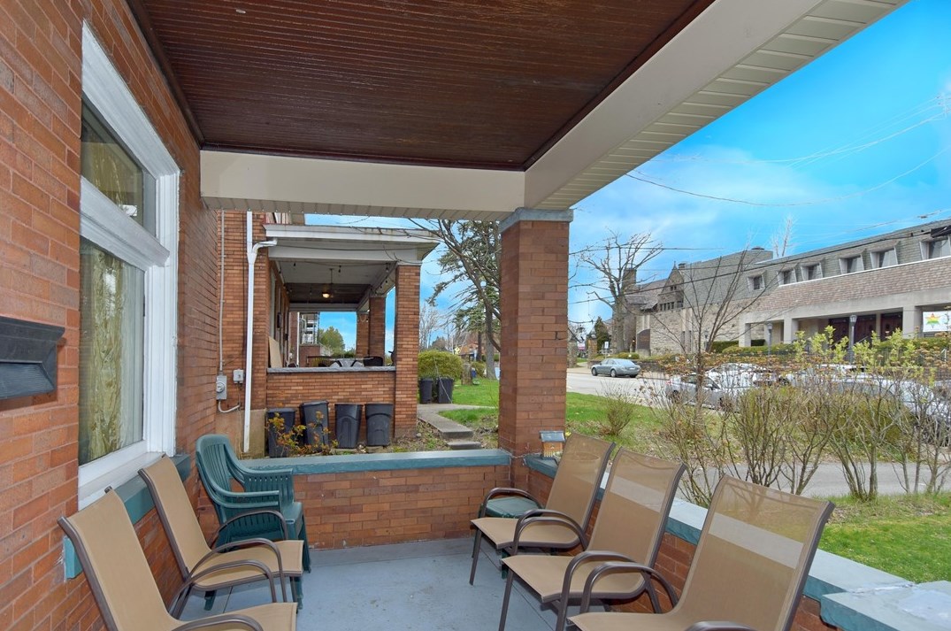 5528 Forbes Ave, Pittsburgh PA  15217-1126 exterior