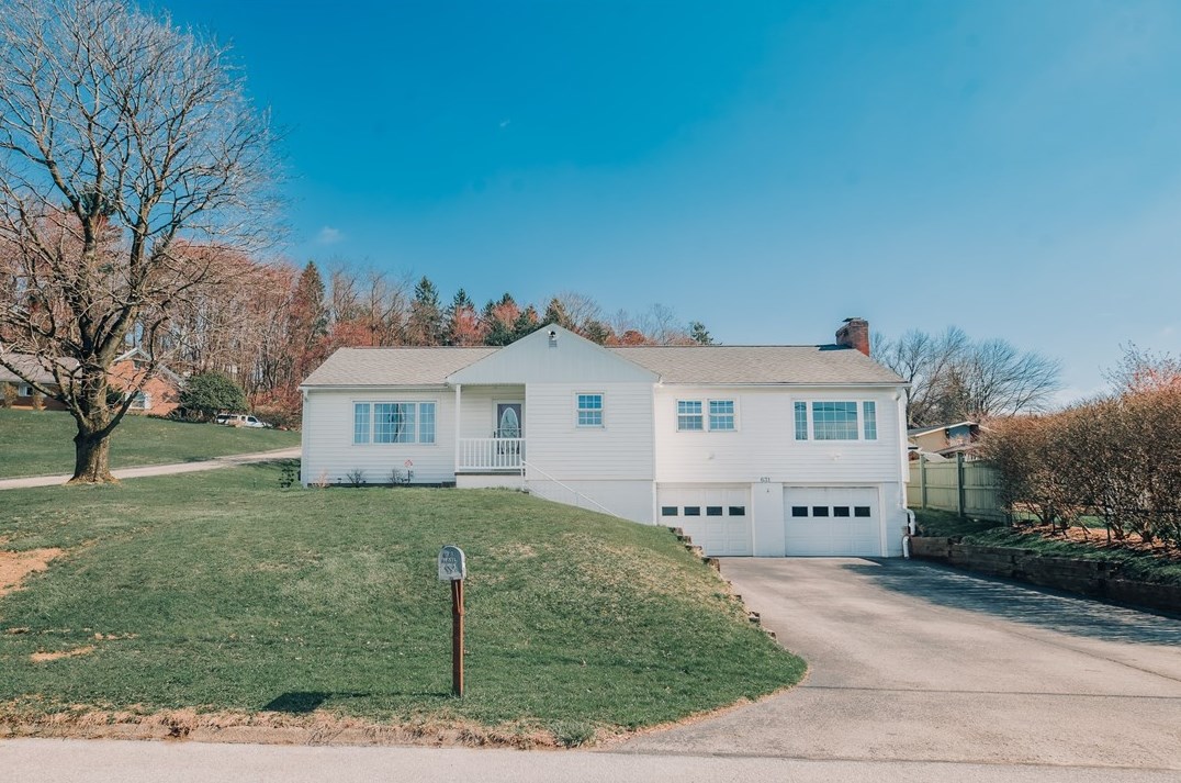 631 6th St, Indiana PA  15701-3123 exterior