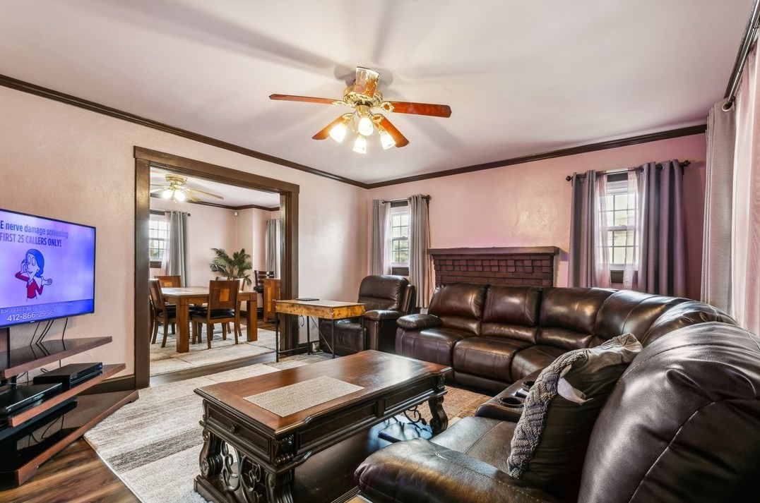 1261 Taylor Ave, New Kensington PA  15068-5530 exterior