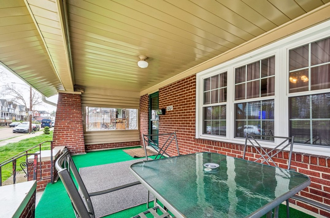 1261 Taylor Ave, New Kensington PA  15068-5530 exterior