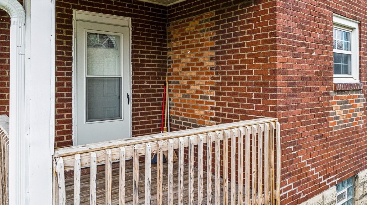 1261 Taylor Ave, New Kensington PA  15068-5530 exterior