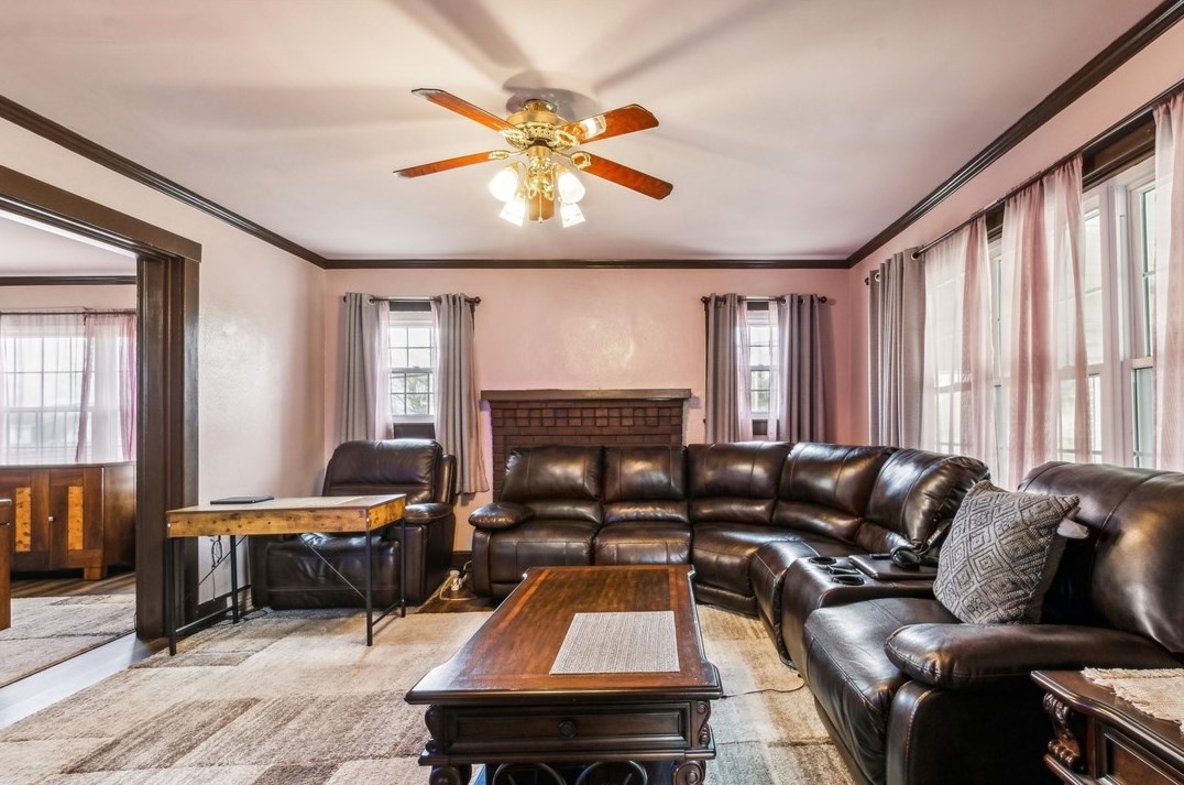 1261 Taylor Ave, New Kensington PA  15068-5530 exterior